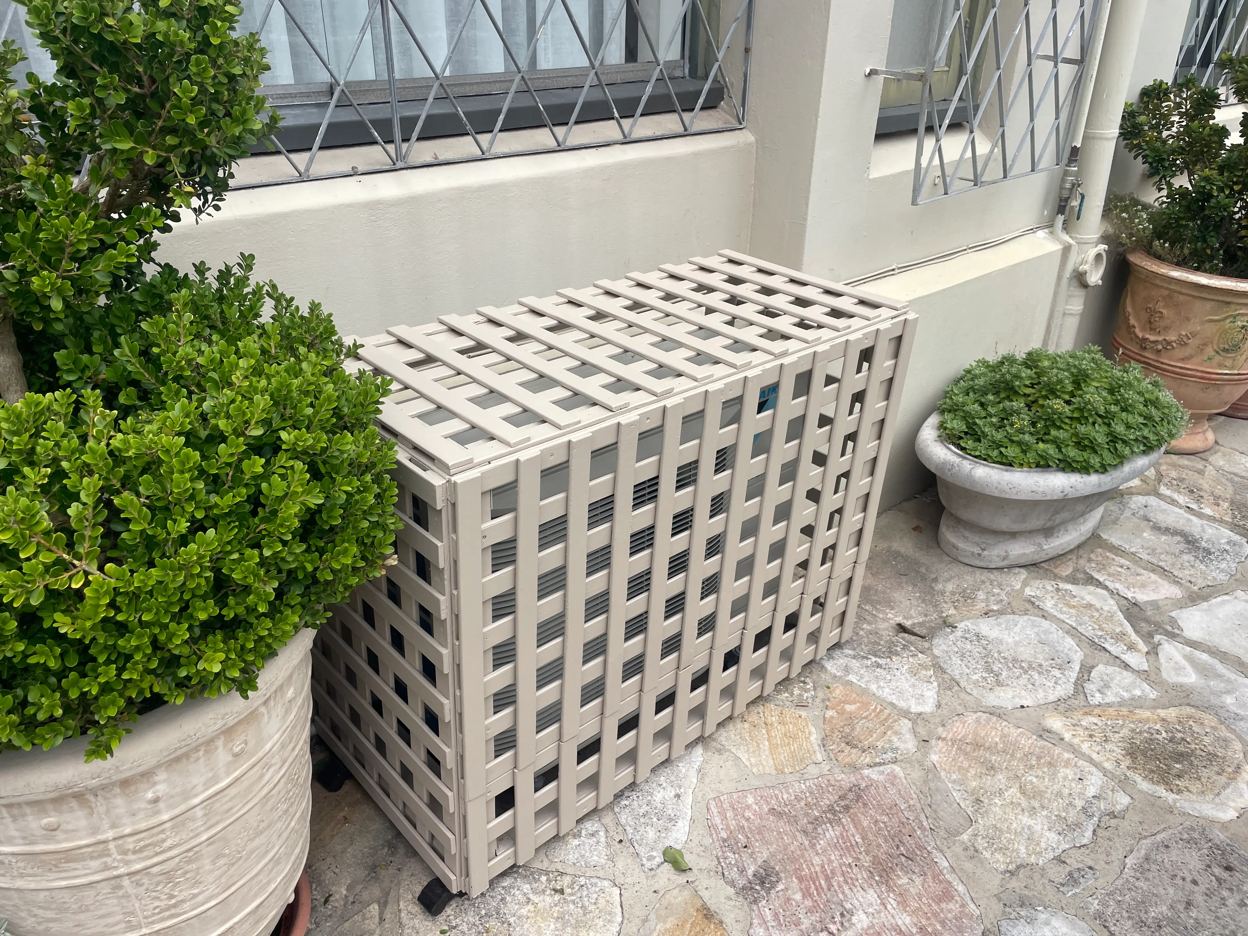 Air conditioning unit cover, Edgecliff